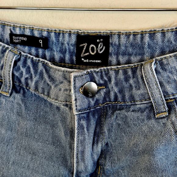Size 9 – Zöe Boyfriend Distressed Denim Shorts - Picture 2 of 3